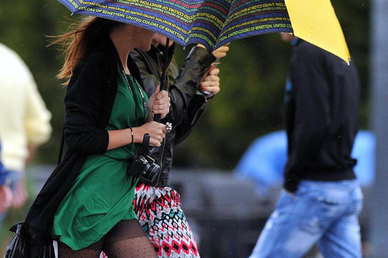 Zagreb: Nakon dužeg lijepog vremena pala je kiša