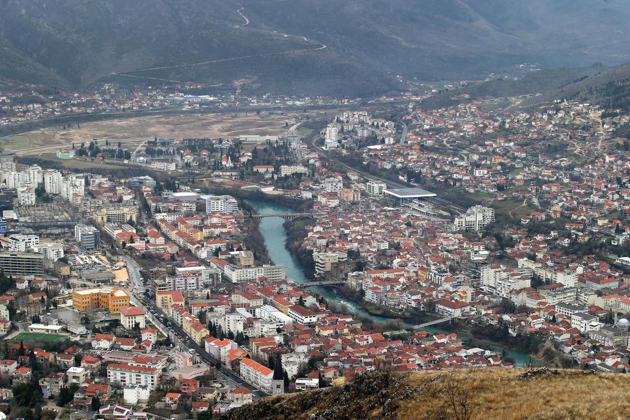 Panoramski pogled na Mostar