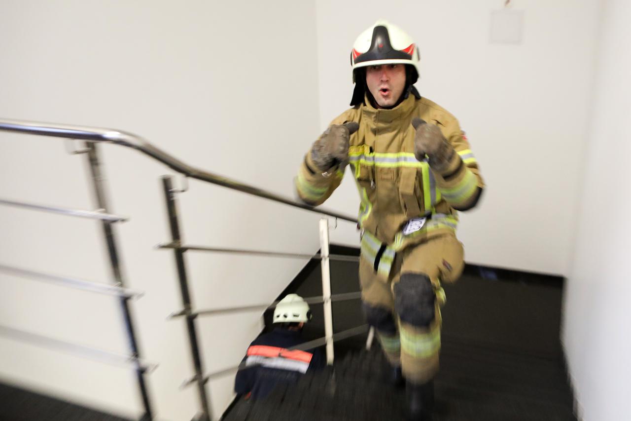 Humanitarna vatrogasna utrka stepenicamaZ agreb Firefighter Stair Challenge