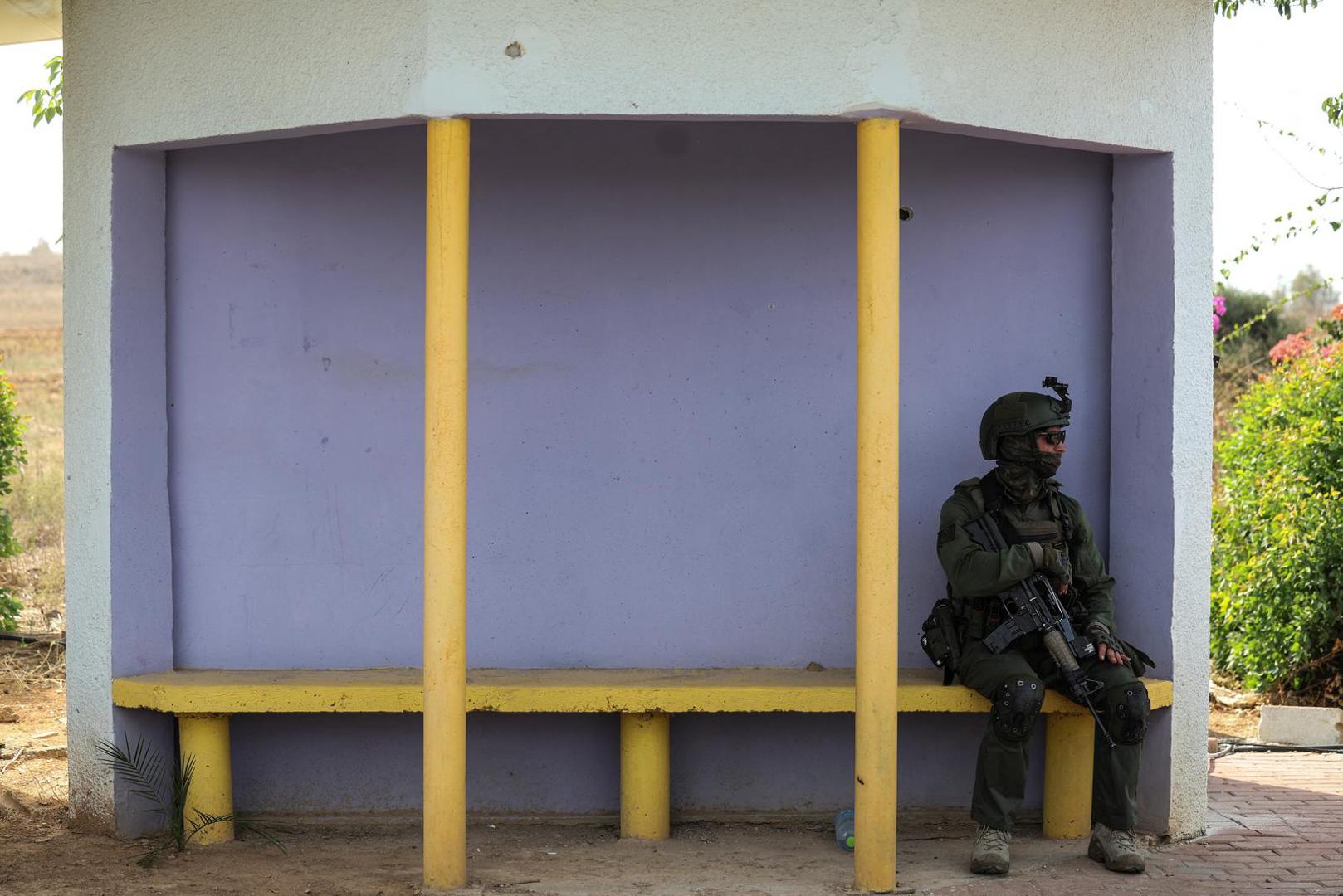 An Israeli soldier sits on a bench, days after a mass infiltration by Hamas gunmen from the Gaza Strip, in Kibbutz Kfar Aza, in southern Israel, October 10, 2023. REUTERS/Ronen Zvulun Photo: RONEN ZVULUN/REUTERS