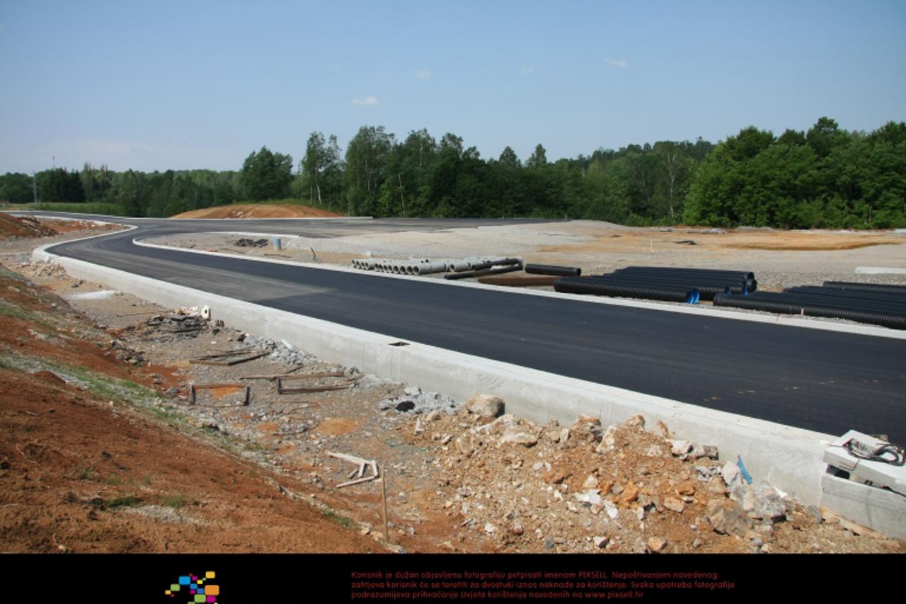 '25.05.2011., Netretic - Radovi na izgradnji cvora Novigrad u zavrsnoj su fazi. Lokacije gdje ce biti postavljene naplatne kucice.  Photo: Kristina Stedul Fabac/PIXSELL'