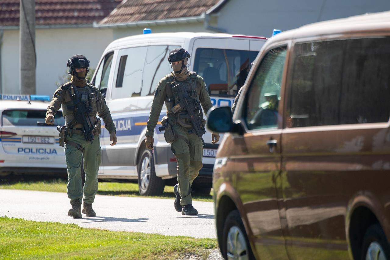 Muškarac se zatvorio u kuću u Slavoniji i prijeti, policija okružila kuću
