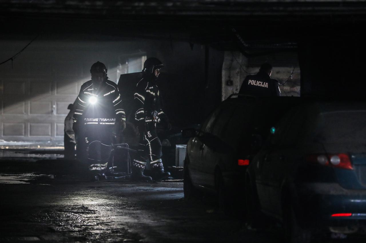 Zagreb: Vatrogasci gase manji požar u garaži ispod Mamutice