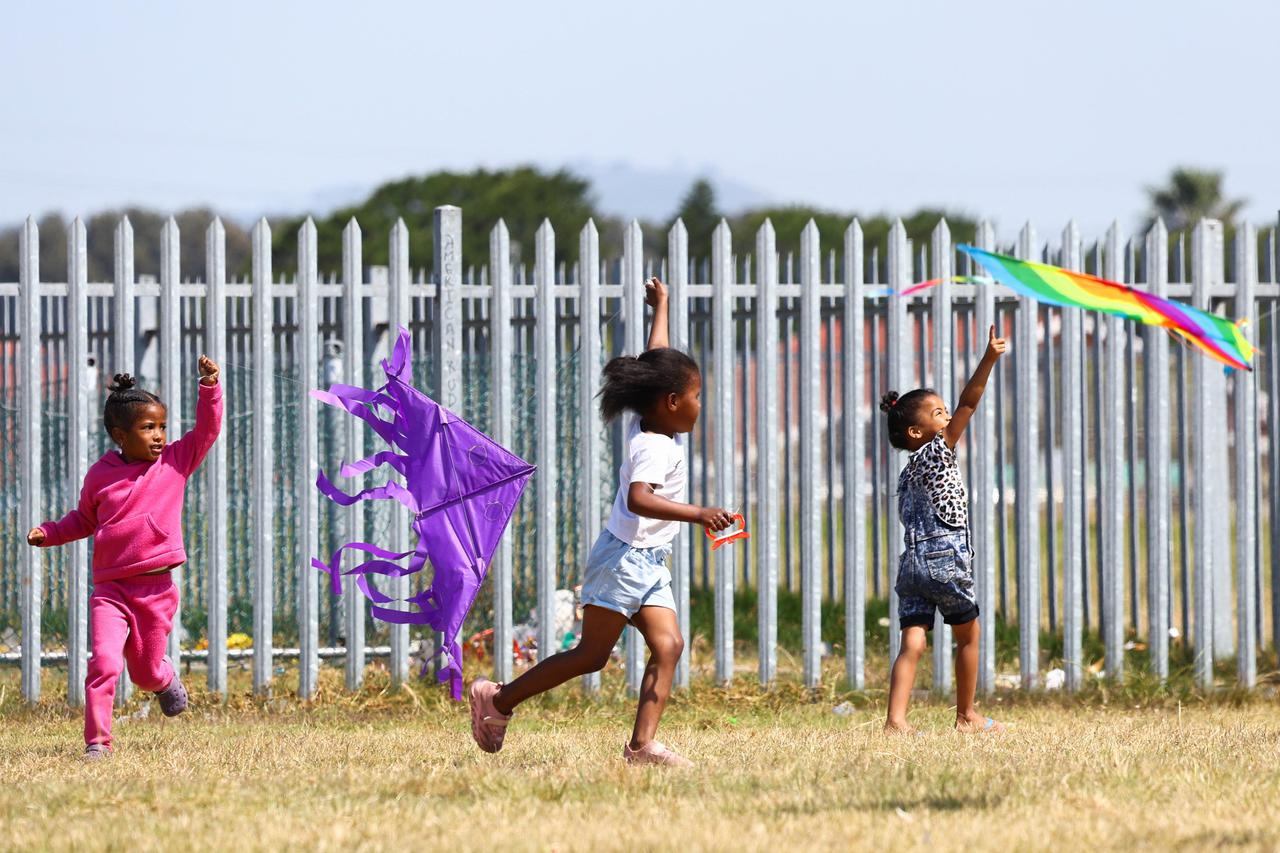 Youth on the Cape Flats flies their kites during the Cape Town International Kite Festival mental health awareness-campaign in Cape Town