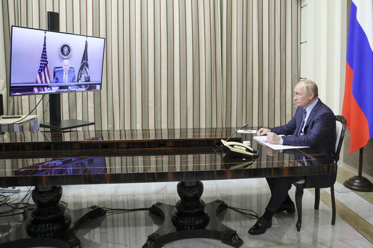 Po?eo virtualni sastanak Putina i Bidena