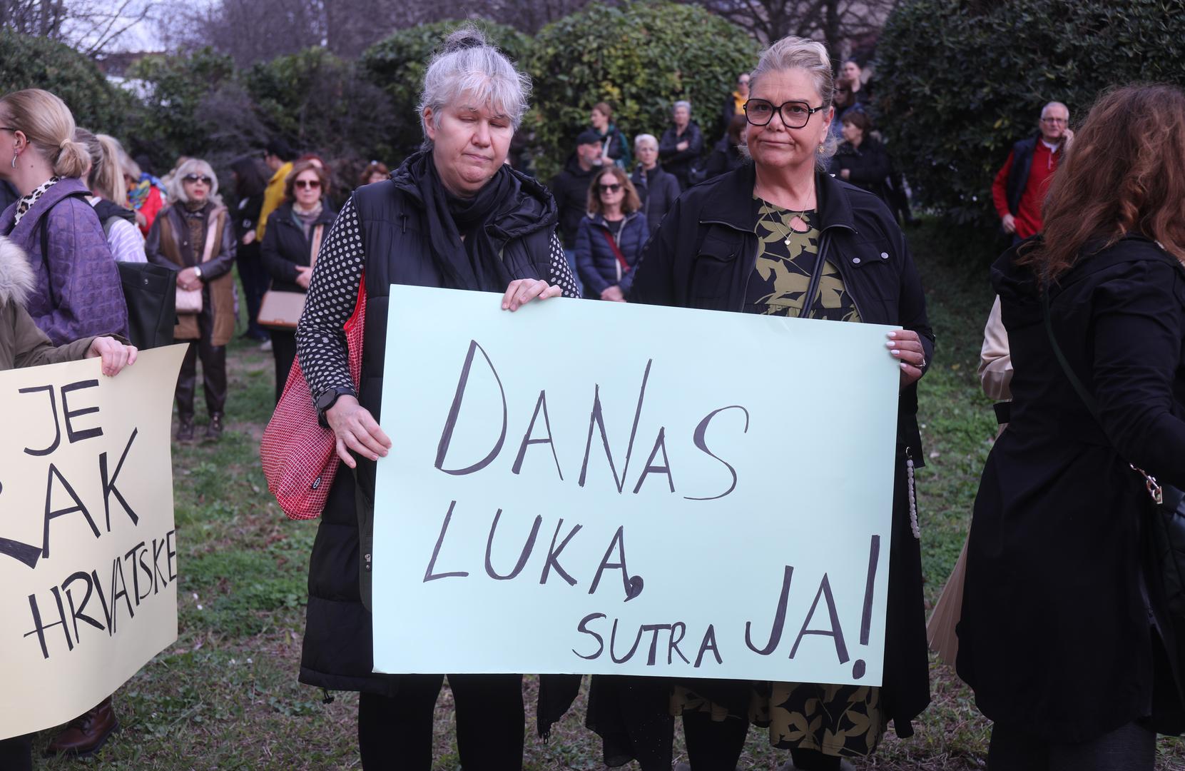 28.02.2024., Split - ispred Zupanijskog suda u Splitu odrzan je mirni prosvjed 'danas Luka, sutra JA' u cast tragicno preminulom 22-godisnjem Luki Bancicu. Photo: Ivo Cagalj/PIXSELL Photo: Ivo Cagalj/PIXSELL