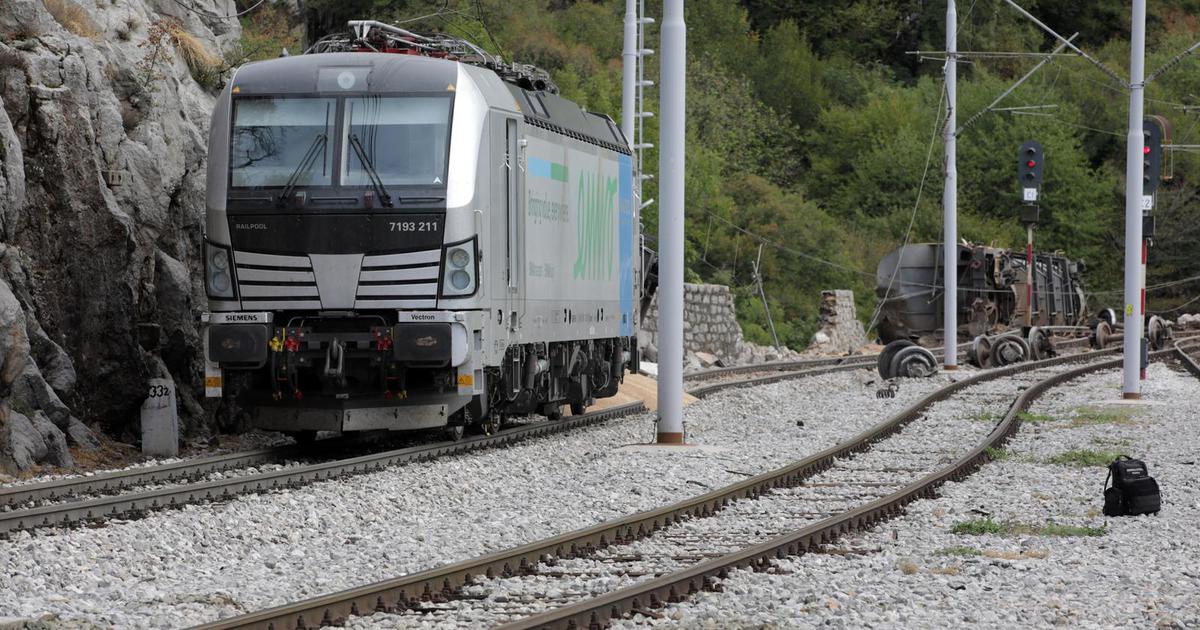 FOTO Objavljene prve fotografije nesreće vlaka. Vagoni sletili u provaliju