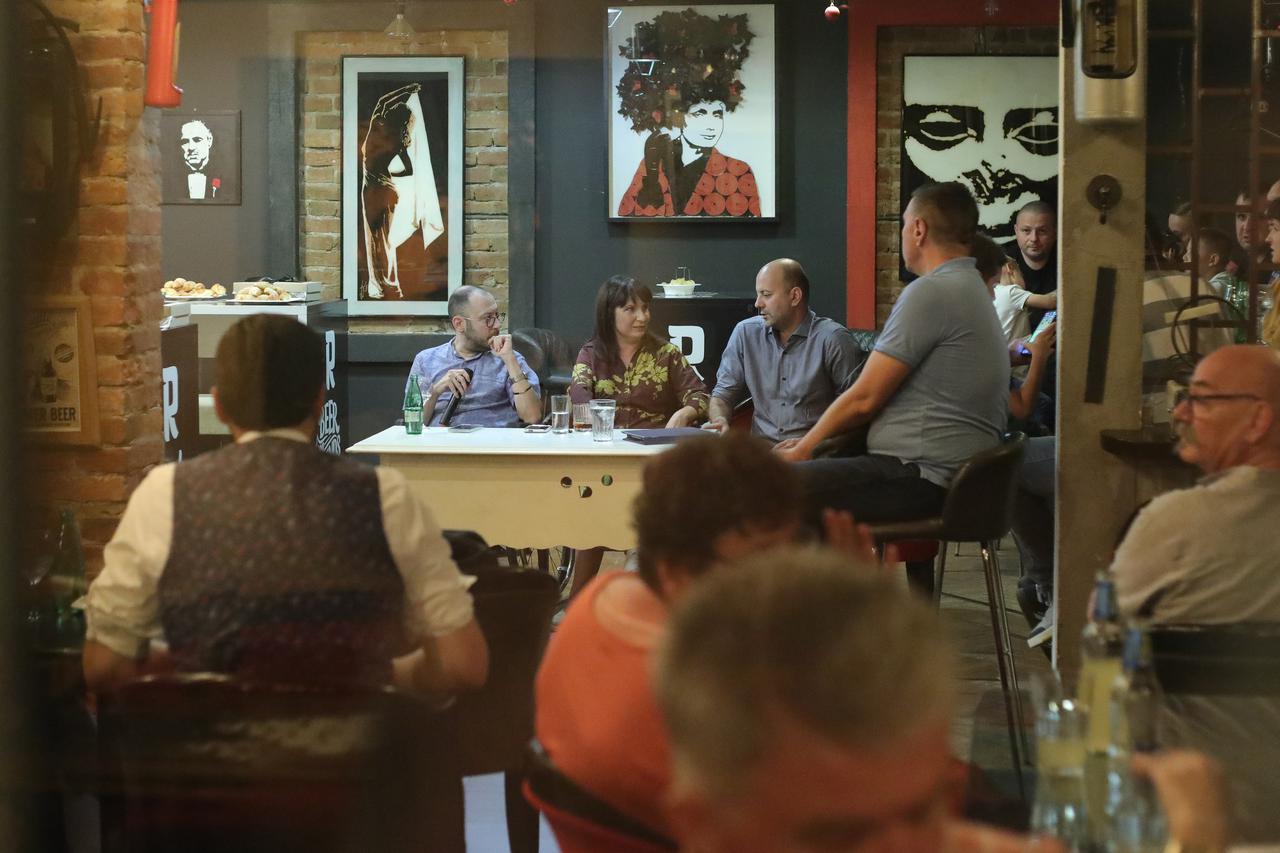 Osijek: Promocija knjige "Časni suče, znamo se" autorice Suzane Lepan Stefančić