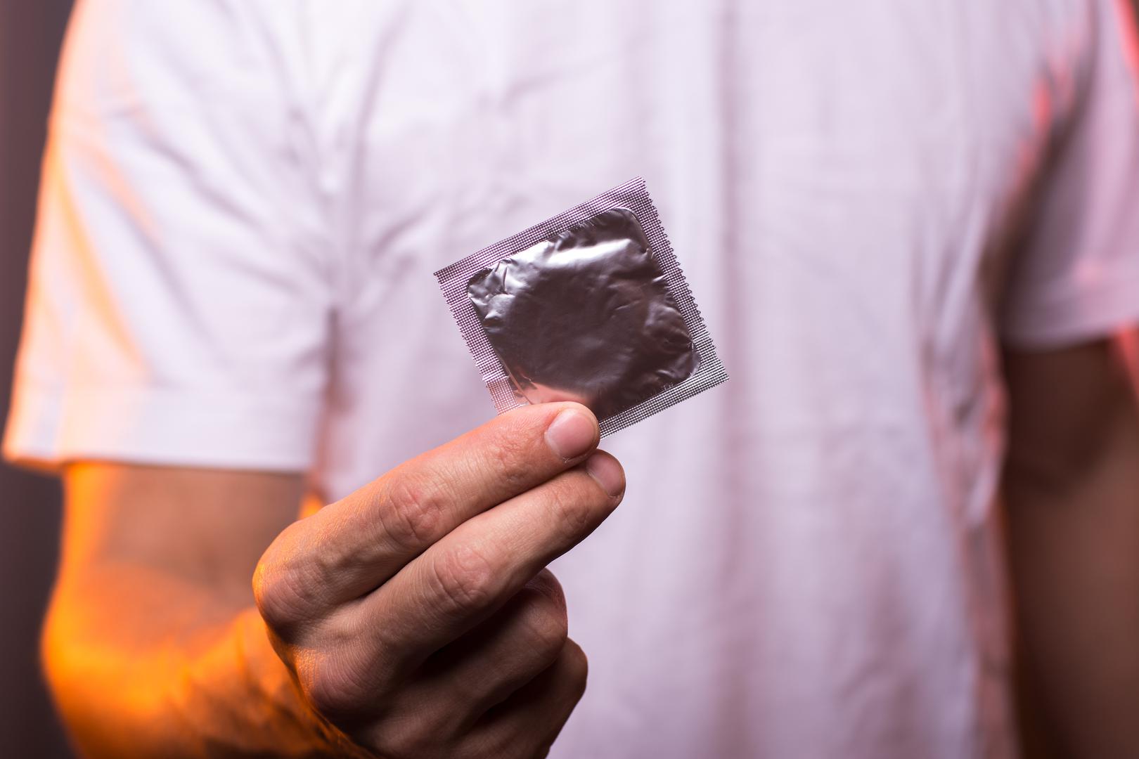 Dobra vijest stiže iz Bostona, tamošnja tvrtka myONE Perfect Fit proizvodi kondome u čak 60 različitih veličina, širina i dužina kako bi ovoj problematici konačno stali na kraj. 