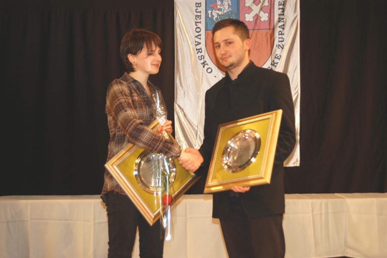 '25.01.2010., Bjelovar - Tea Vojta (Streljacko drustvo Cazmatrans) i Petar Gorsa (Streljacko drustvo Bjelovar 1874), najbolji pojedinacni sportasi Bjelovarsko-bilogorske zupanije za 2009. godinu, sa v