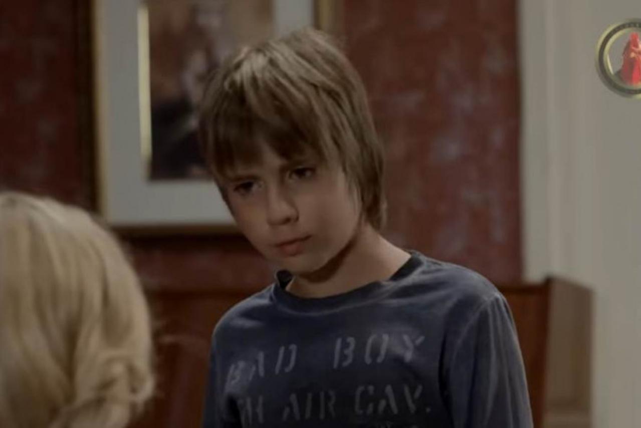 Igor Šparavalo kao Džebra Fazlinović