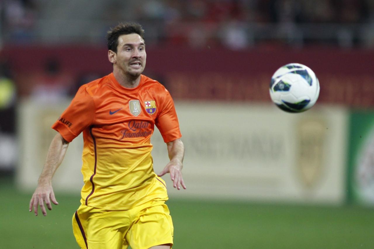 'FC Barcelona\'s Lionel Messi controls the ball during their friendly soccer match against Dinamo Bucharesti at National Arena in Bucharest August 11, 2012. REUTERS/Bogdan Cristel (ROMANIA - Tags: SPO