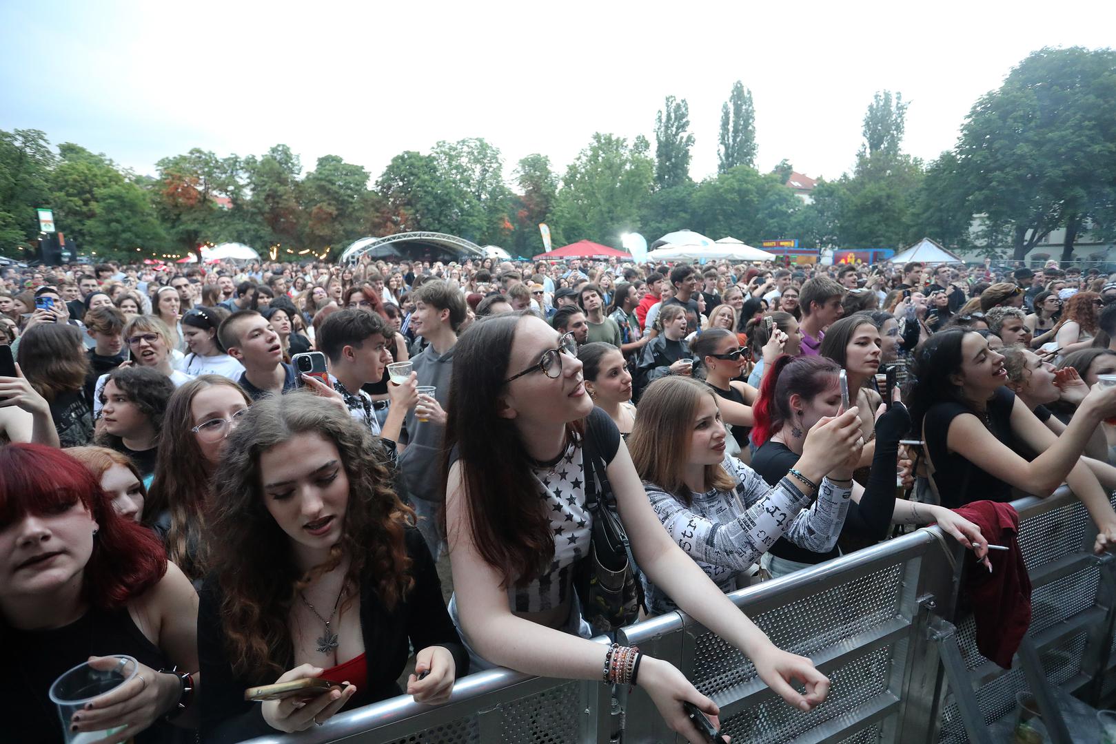 Bosanskohercegovački umjetnik pojavio se u za sebe karakterističnom ležernom izdanju.