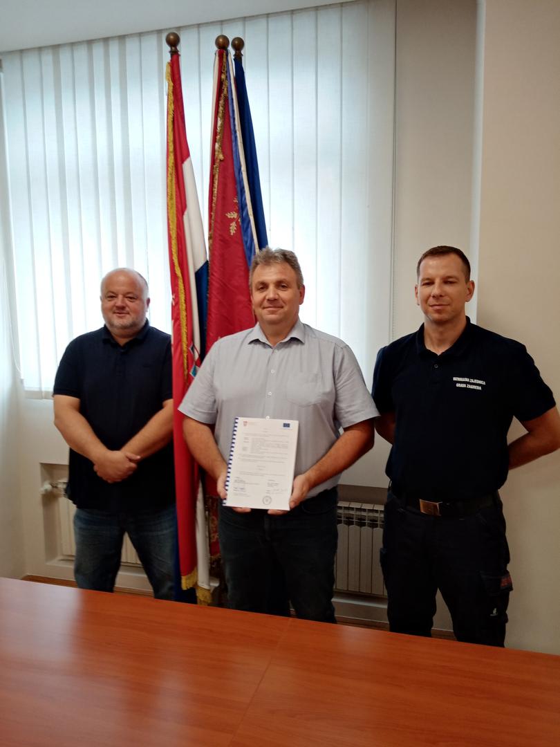 Zamjenik predsjednika VZGZ gosp.Srećko Bahlen, zamjenik vatrogasnog zapovjednika Grada Zagreba gosp.Drago Ruga, član UO VZGZ gosp. Krešimir Kompesak