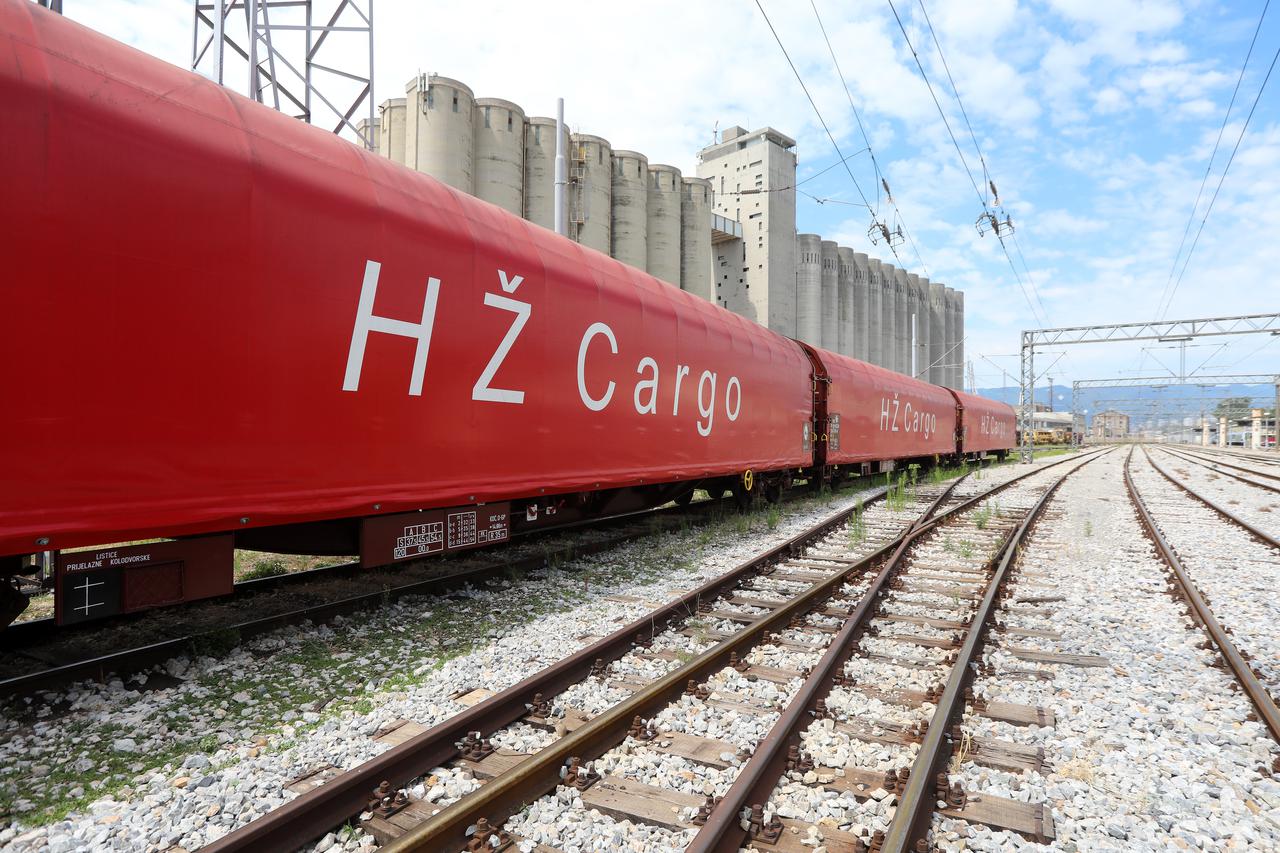 Vagoni HZ Cargo na kolodvoru Rijeka.