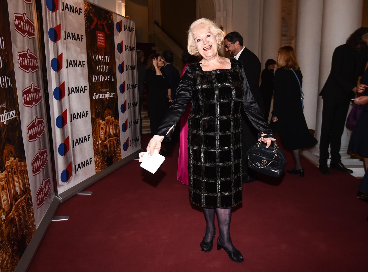  Ivo, preminuo prije osam godina, bio joj je najveća podrška i obožavatelj u karijeri, bilo u kazalištu ili diplomaciji, zbog čega je Mirjana u više navrata priznala da bol zbog njegova odlaska nikada nije iščezla. 