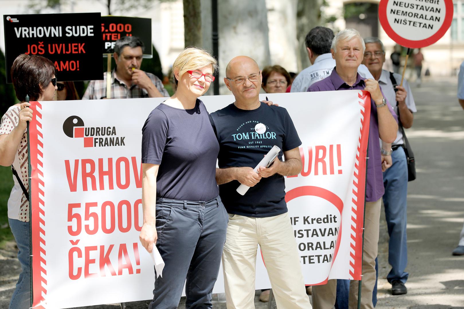 24.05.2022., Zagreb - Udruga Franak odrzala je u parku Zrinjevac prosvjed jer, kako navode, cetiri godine nakon pravomocnosti kolektivne presude u slucaju Franak, jos uvijek na najvisem sudu nije odgovoreno na pitanje nistetnosti ugovora s valutnom klauzulom CHF.  Photo: Patrik Macek/PIXSELL