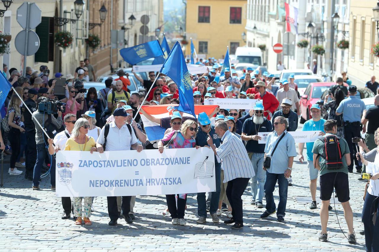 Prosvjed Sindikata hrvatskih učitelja i Nezavisnog sindikata zaposlenih u srednjim školama