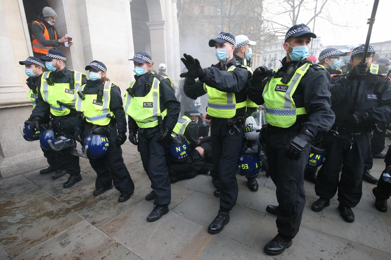 Engleska: Prosvjednici protiv novog zakona sukobili se s policijom