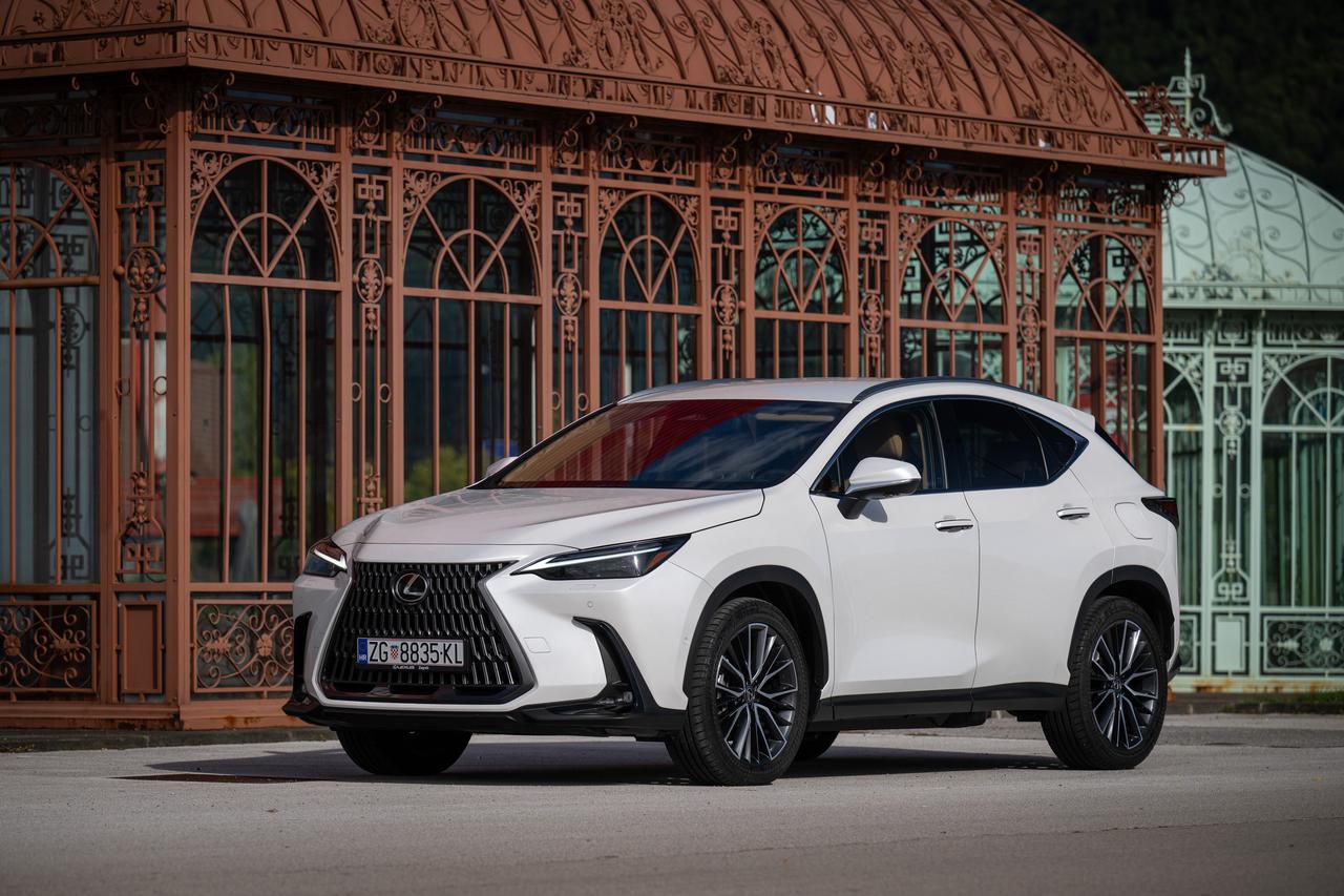 Lexus NX 450 h+