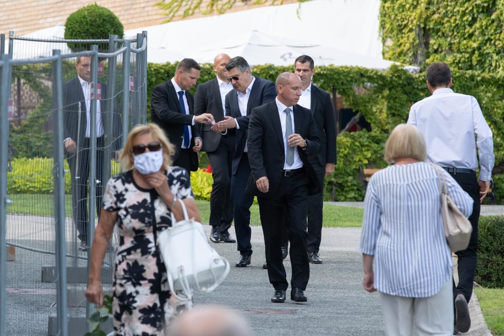 19.08.2020., Zagreb - Posljednji ispracaj nekadasnjeg saborskog zastupnika i sveucilisnog proferora Josipa Kregara na zagrebackom Krematoriju. Zoran Milanovic.
Photo: Davor Puklavec/PIXSELL