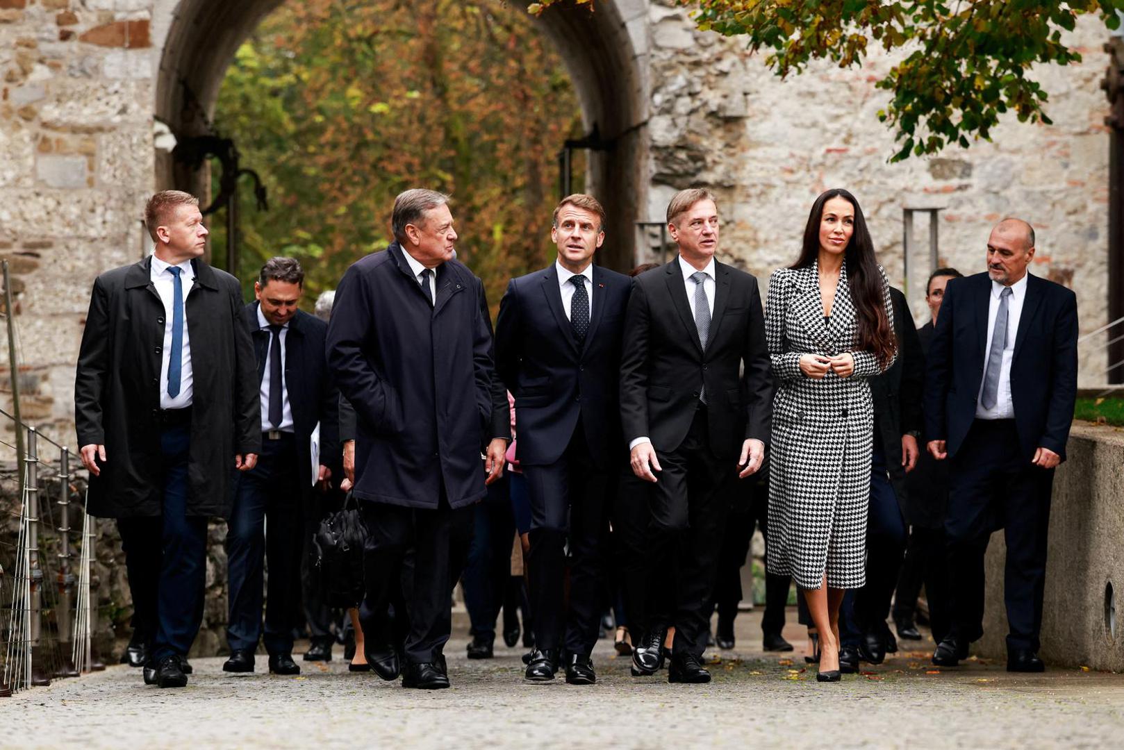 Tina Gaber je bivša manekenka, televizijska voditeljica i lobistica te poznato lice slovenske javne scene. 

