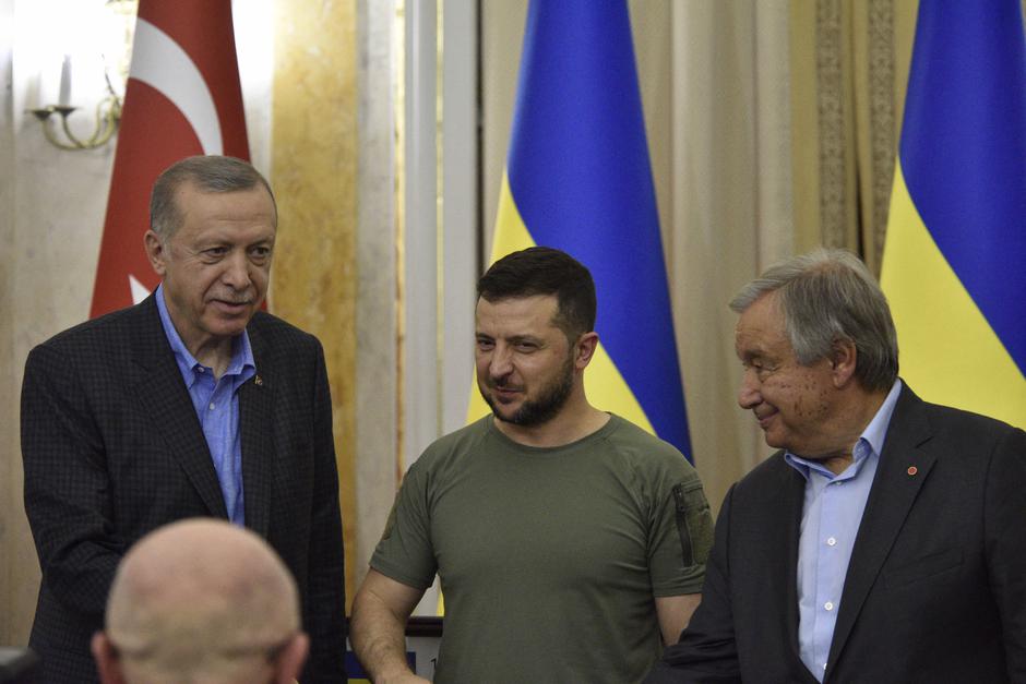 Zelensky Visits National Ground Forces Academy - Lviv