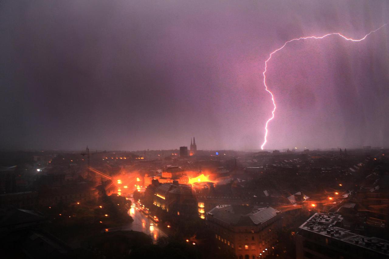 Zagreb: Grad u ve?ernjim satima zahvatilo nevrijeme s kišom i grmljavinom
