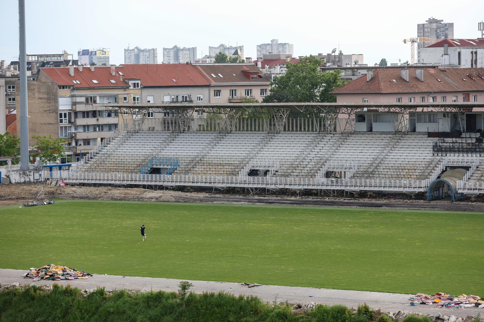 Predviđena je ugradnja LED rasvjete, solarne elektrane snage 1 MW, kao i sustava za prikupljanje kišnice i vertikalnih vrtova. 