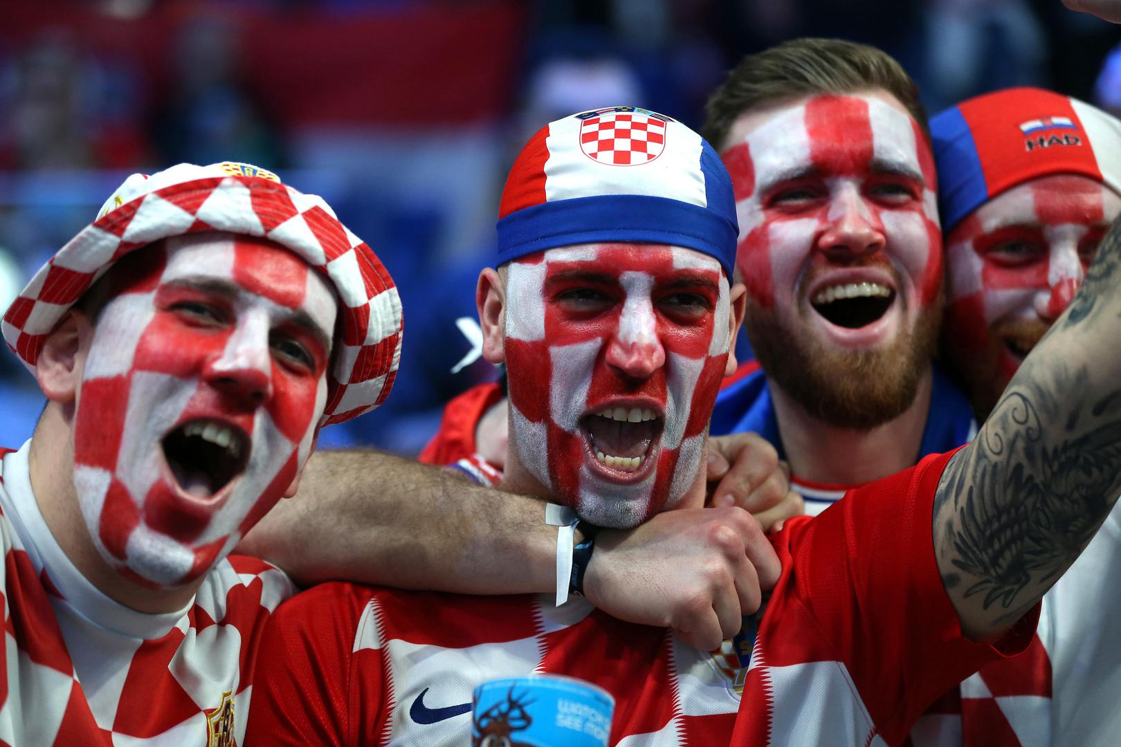 Atmosfera u dvorani je sjajna, a navijanje odlično.