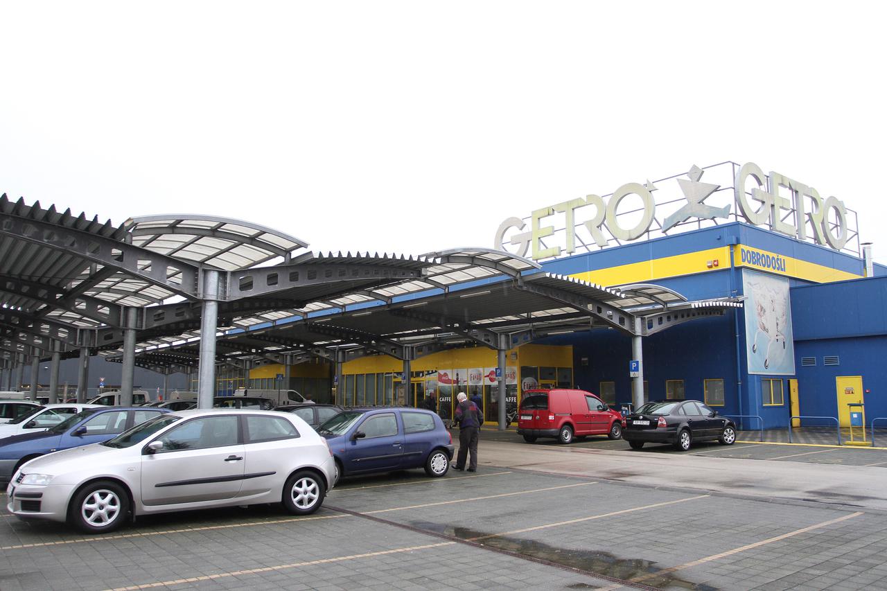 07.11.2014, Karlovac - U prostor trgovackog centra Getro na Baniji dolazi Pevec.  Photo: Kristina Stedul Fabac/PIXSELL