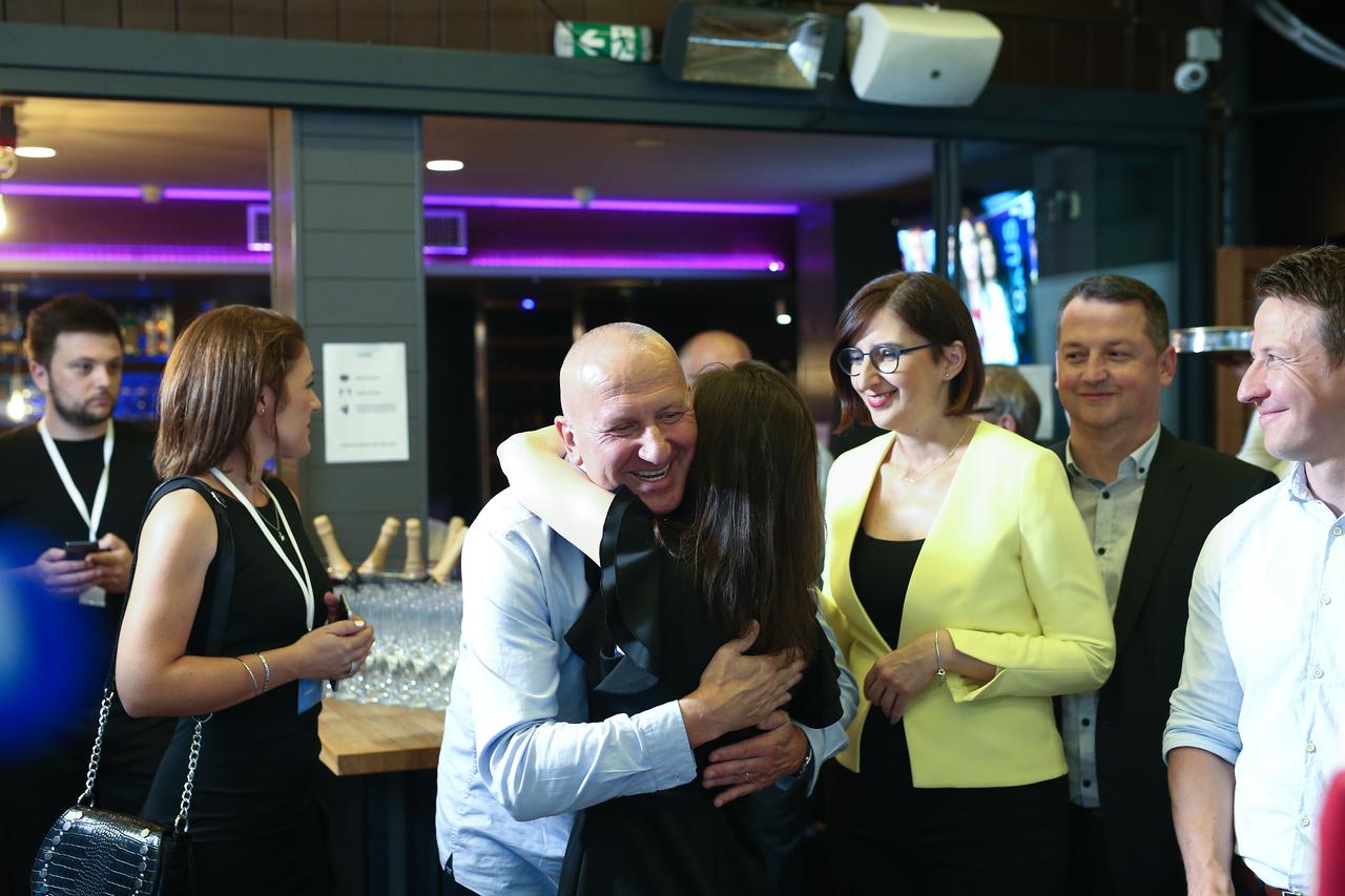 Prvi neslužbeni rezultati - Stanka s imenom i prezimenom, Fokus i Pametno ima 1 mandat