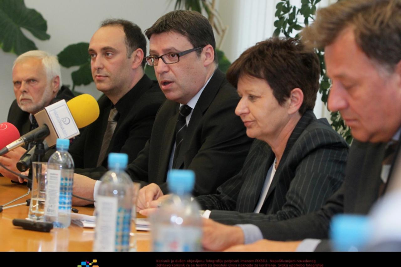 '11.06.2012., Koprivnica - Ministar obrazovanja, sporta i znanosti Zeljko Jovanovic boravio je u Koprivnici zbog odluke gradske uprave da u suradnji sa medijskom kucom EPH pokrene medijsko sveuciliste