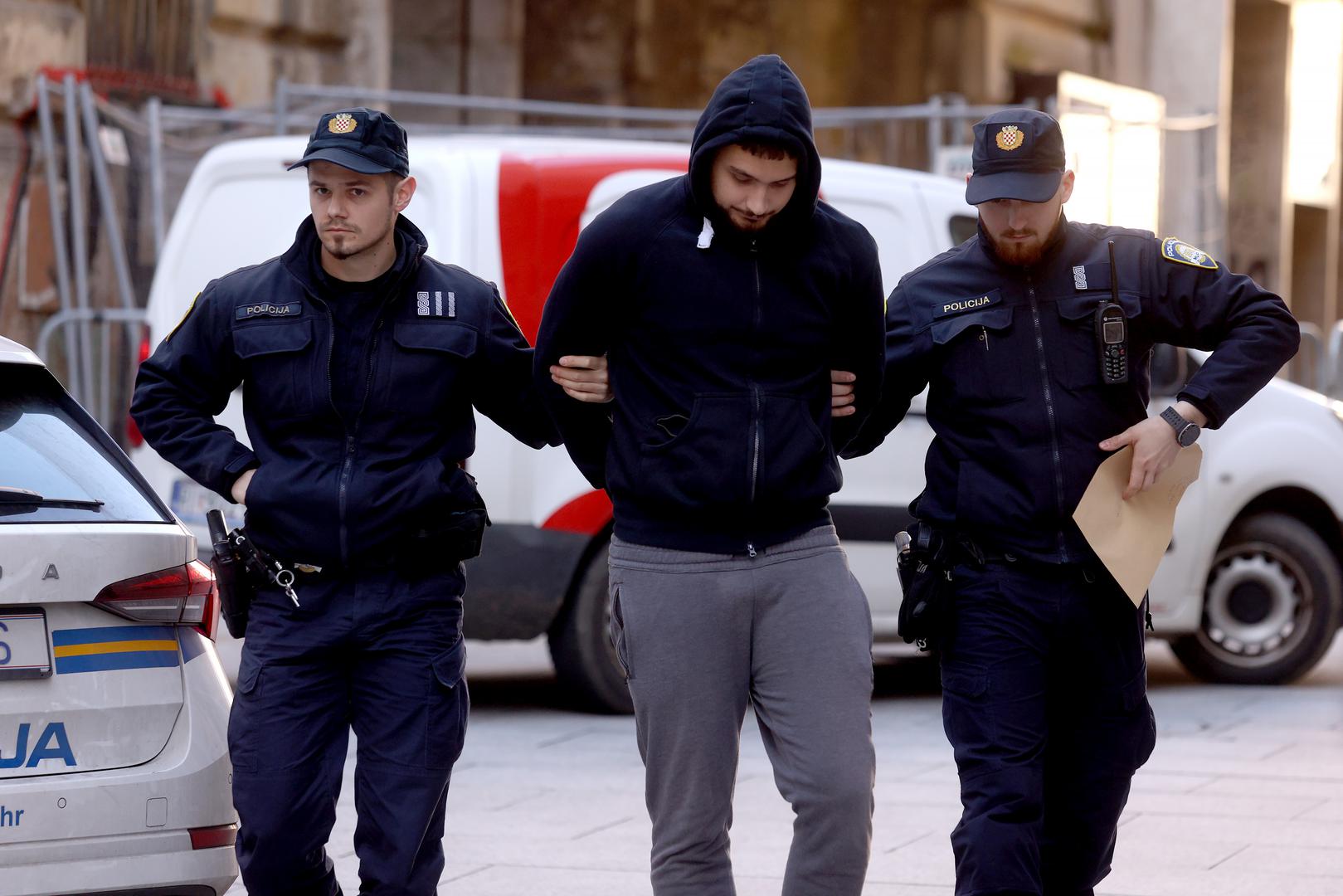 Tragedija se dogodila u subotu ujutro, kada je Romina zadobila više desetaka ubodnih rana te preminula na stubištu zgrade.