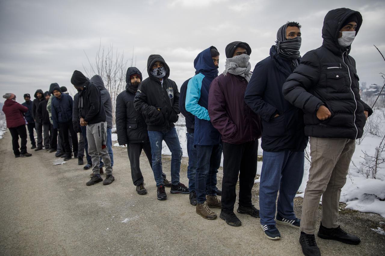 U šumama oko Velike Kladuše nalazi se nekoliko stotina migranata