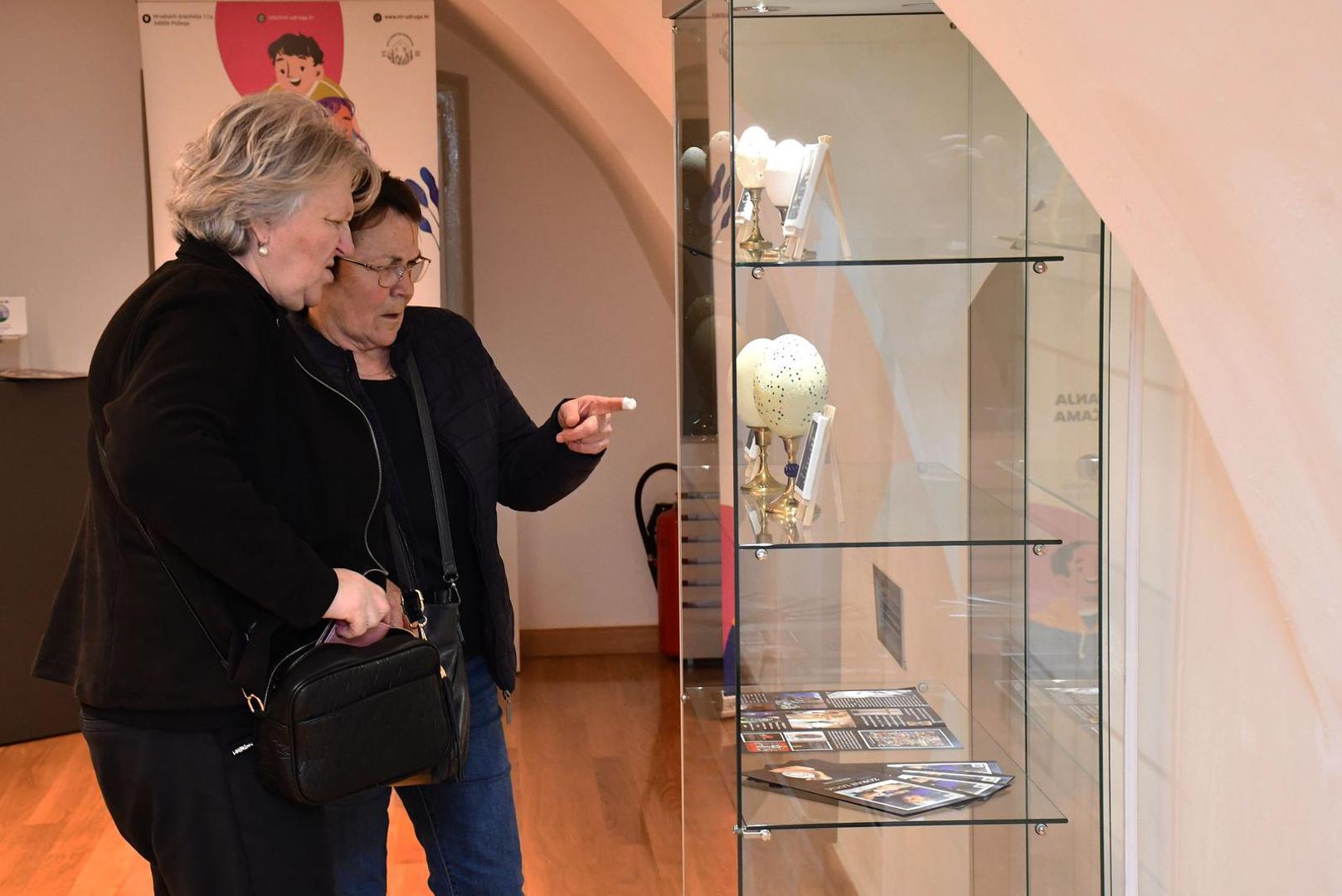 03.04.2025., Pozega: U Muzeju grada Požege otvorenje izlozbe jedinstvenih umjetnickih dijela pod nazivom "Umjetnine od ljuski jaja" autora Zorana Lucica. Izlozba je humanitarnog karaktera. Photo: Ivica Galovic/PIXSELL