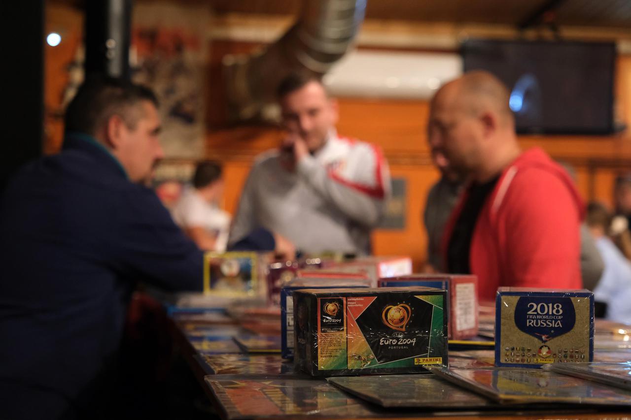 Zagreb: U pubu Bikers Beer Factory održan prvi sajam sakupljača Panini sličica