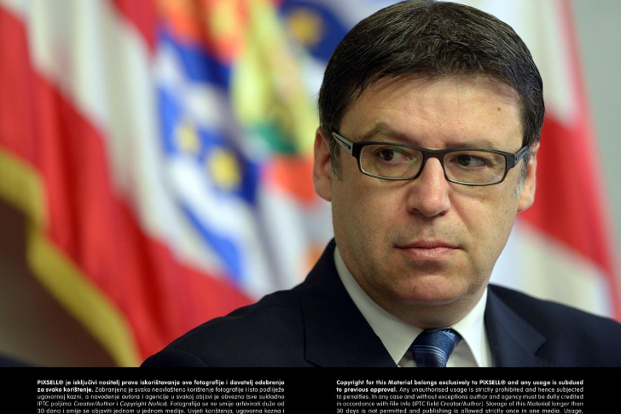 '29.05.2013., Zupanijska palaca, Varazdin - Ministar znanosti obrazovanja i sporta Zeljko Jovanovic potpisao je sa zupanom Predragom Stromarom ugovore o gradnji i dogradnji skola po modelu JPP. Photo: