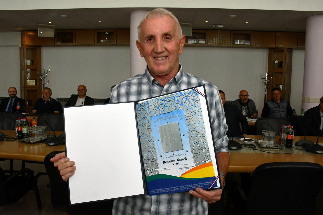 Slavonski Brod: Dodjela povelja zahvalnosti višestrukim dragovoljnim darivateljima krvi