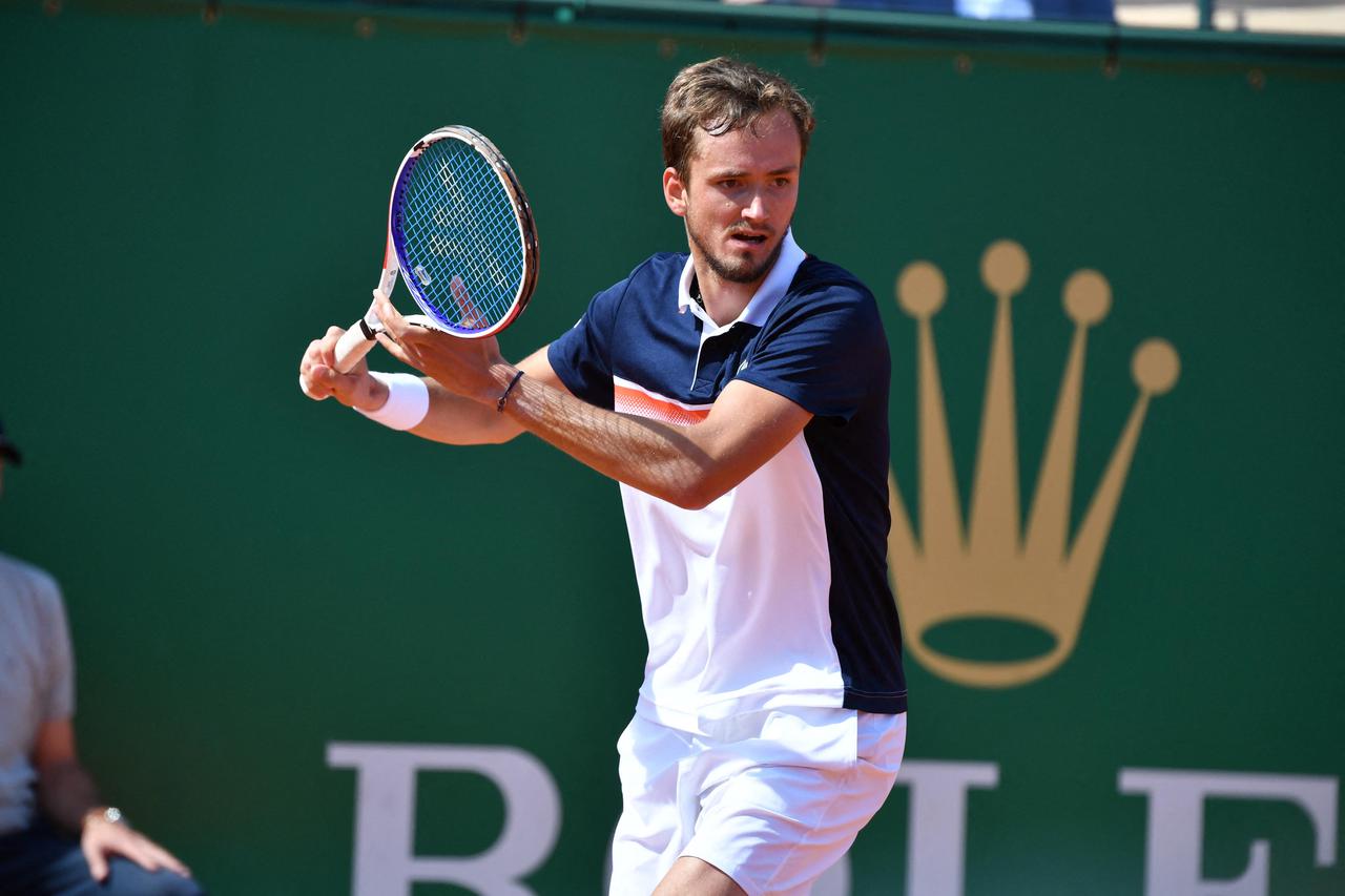 Monte Carlo: Medvjedev izbacio ?okovi?a u1/4 finalu Mastersa 1000 i sprije?io srpsko polufinale