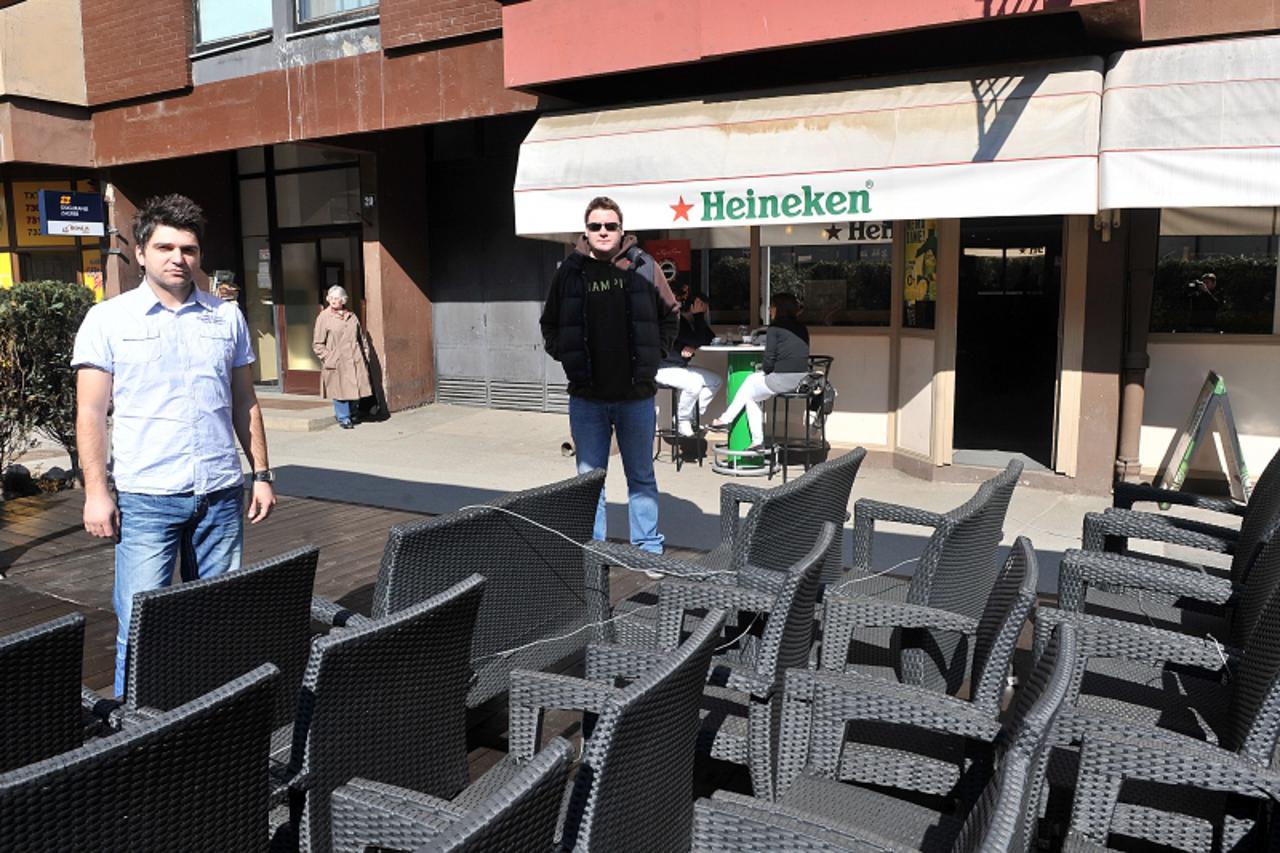 '25.03.2011. Ulica brace Radic, Varazdin, Ugostitelji izvan povijesne jezgre zale se sto ne mogu imati terase prije 1. travnja, ugostitelji Marko Skrinjaric i Domagoj Maric Photo: Marko Jurinec/PIXSEL