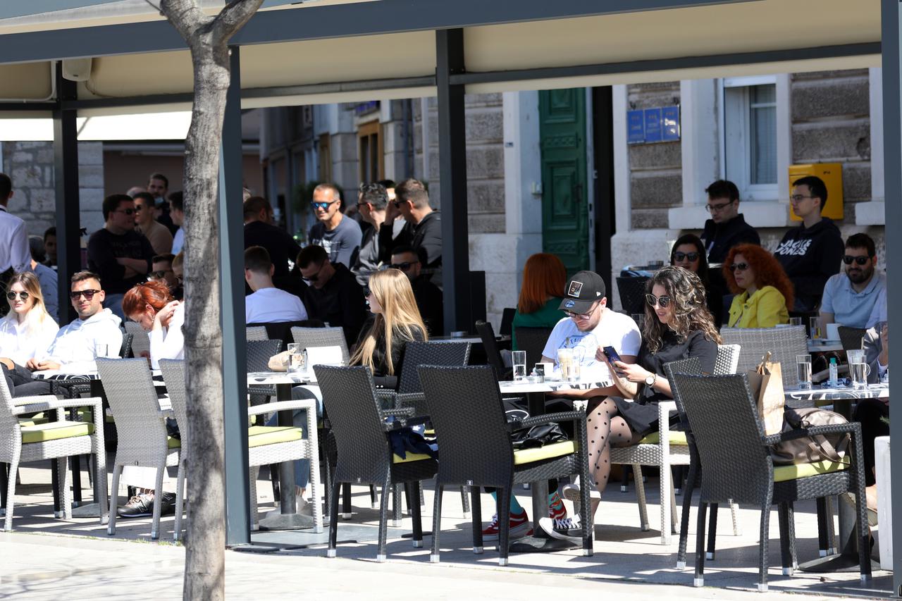 Šibenčani uživaju na lijepom u sunčanom danu