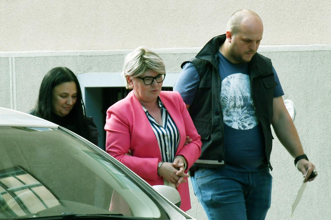Sisak: Privođenje sina Darinka Dumbovića, počasnog konzula i šefice bonice