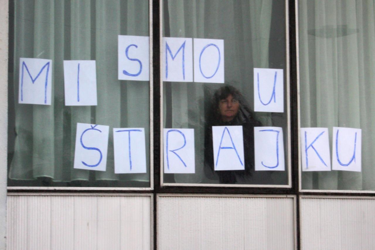 'pixsell-27.01.2010.-Split, Hrvatska - strajk u svim podruznicama Dalmacijavina povodom neisplacenih placa radnicima. Photo: Ivana Ivanovic/PIXSELL'