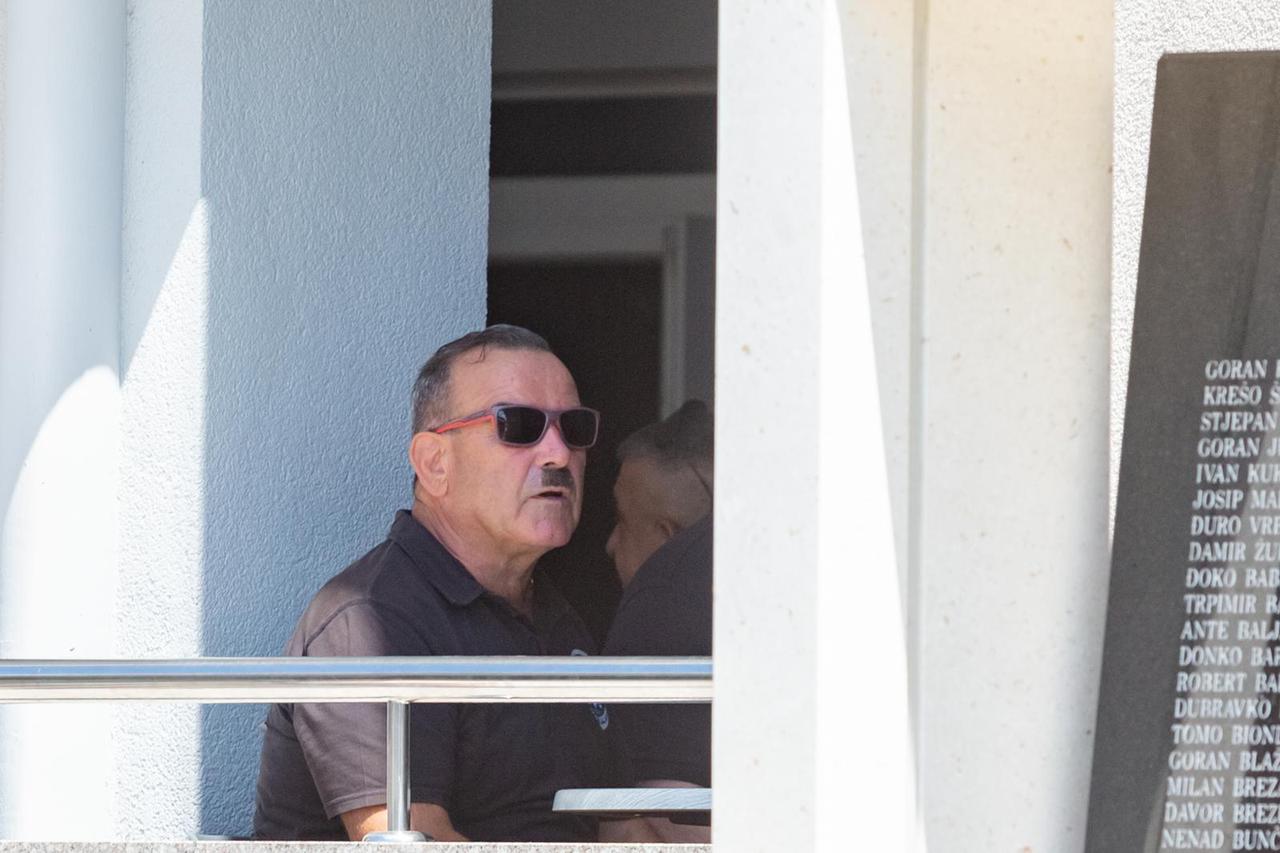 Knin: Marko Skejo nakon što je ponovno vikao Za dom spremni sjeo je s prijateljima u kafić