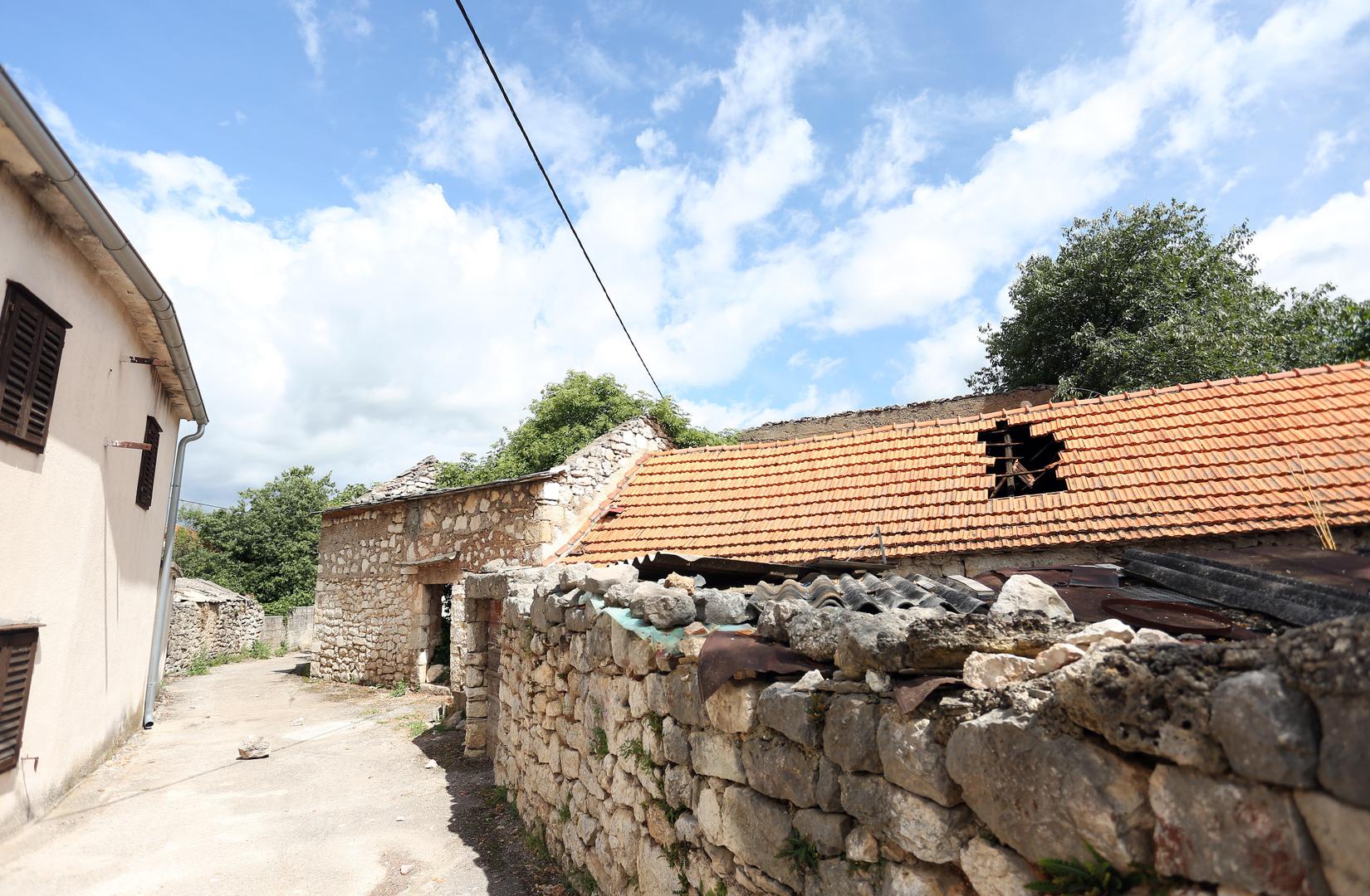 Suprug mi tek stiže s puta, u šoku je, prije par dana samo tek kupili novi auto a on ga još niti vidio nije -  ispričala je Milena Potkrajšek Hrga.