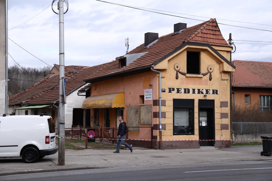Zagreb: Žuta kuća na kojoj piše "pediker"