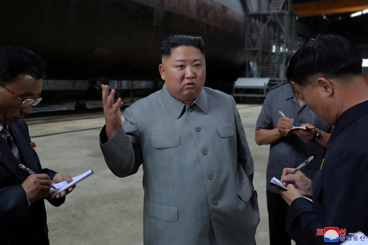 Kim Jong Un u posjeti novoj podmornici
