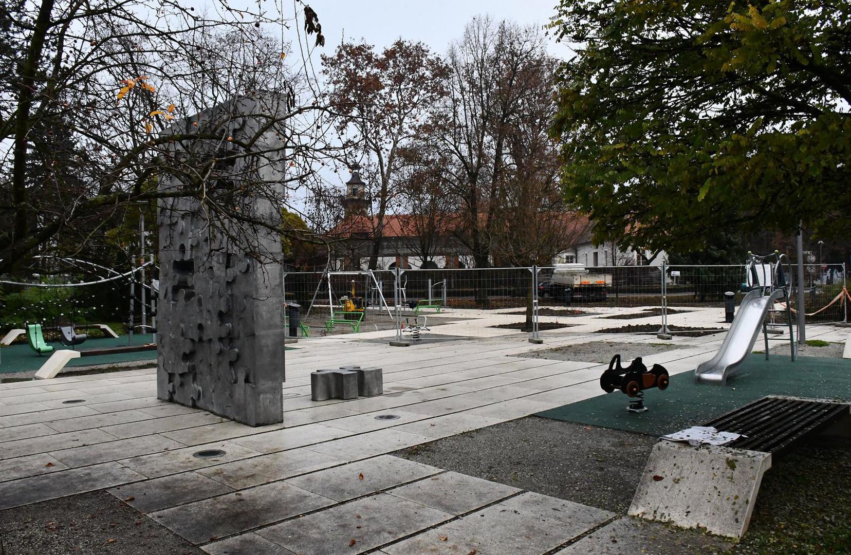 26.11.2021., Slavonski Brod -  ​U tijeku su r​adovi ​na ​izgradnji​ memorijalnog parka uz spomenik stradaloj djeci u Domovinskom ratu.