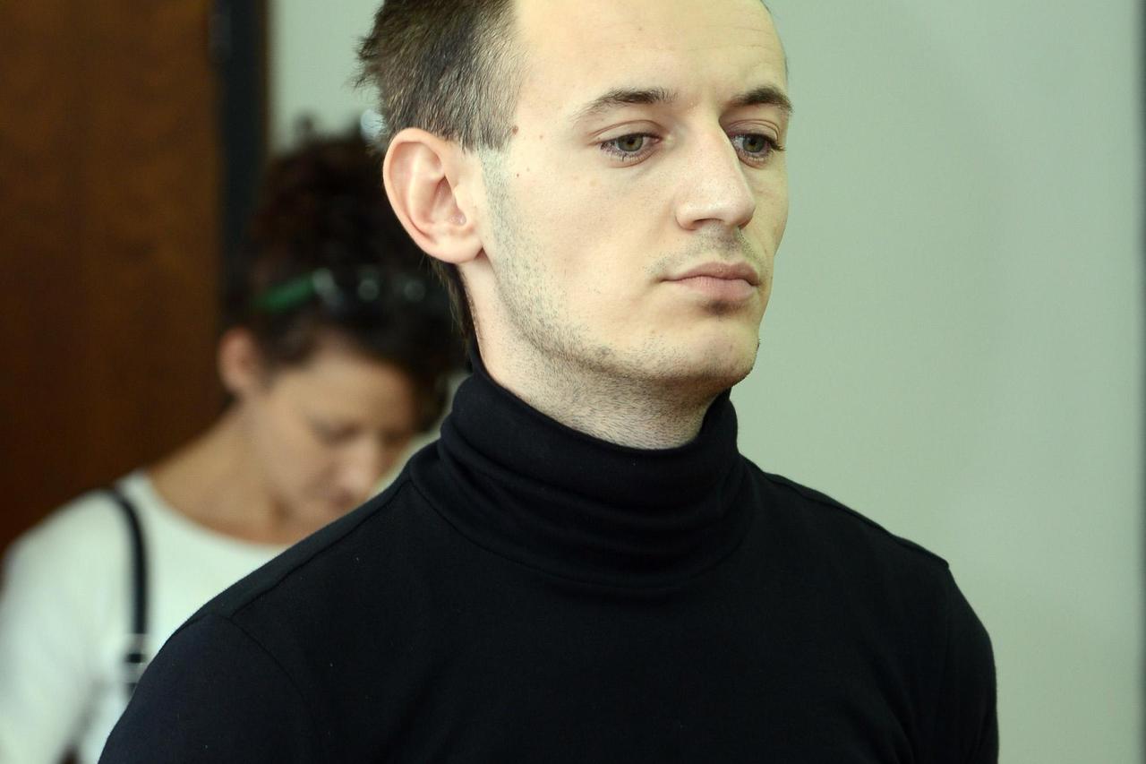 02.10.2014., Varazdin - Na Zupanijskom sudu Misel Kadi nepravomocno je osudjen na 3 godine i 8 mjeseci zatvora zbog oruzane pljacke INA benzinske postaje. Bivsi policajac sluzbenim je vatrenim oruzjem u travnju ove godine prijetio zaposlenicima i otudjio 